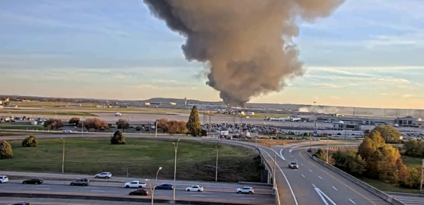 配资门户的申请入口 美国肯塔基州一机场发生飞机坠毁事故