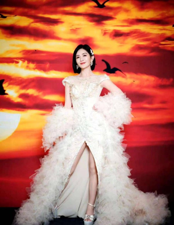 深圳股票配资 谢娜爆料浪姐录制现场惊天内幕：厕所全程上锁，姐姐们憋尿数小时险崩溃